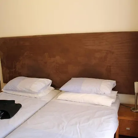 Apartman Spacious In 200 M² With Shared Pool