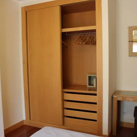 Spacious In 200 M² With Shared Pool * Albufeira