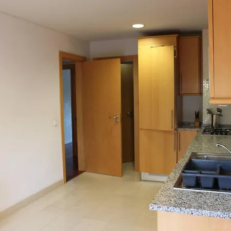 Apartman Spacious In 200 M² With Shared Pool