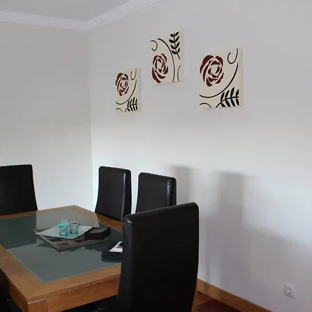 Spacious In 200 M² With Shared Pool Albufeira
