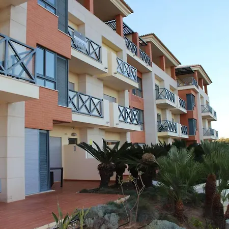 Apartman Spacious In 200 M² With Shared Pool *